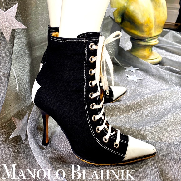 ♥️SOLD♥️MANOLO BLAHNIK Classic Black & White Logo EUC Sneaker 4” Heel Booties 39 - Picture 1 of 17